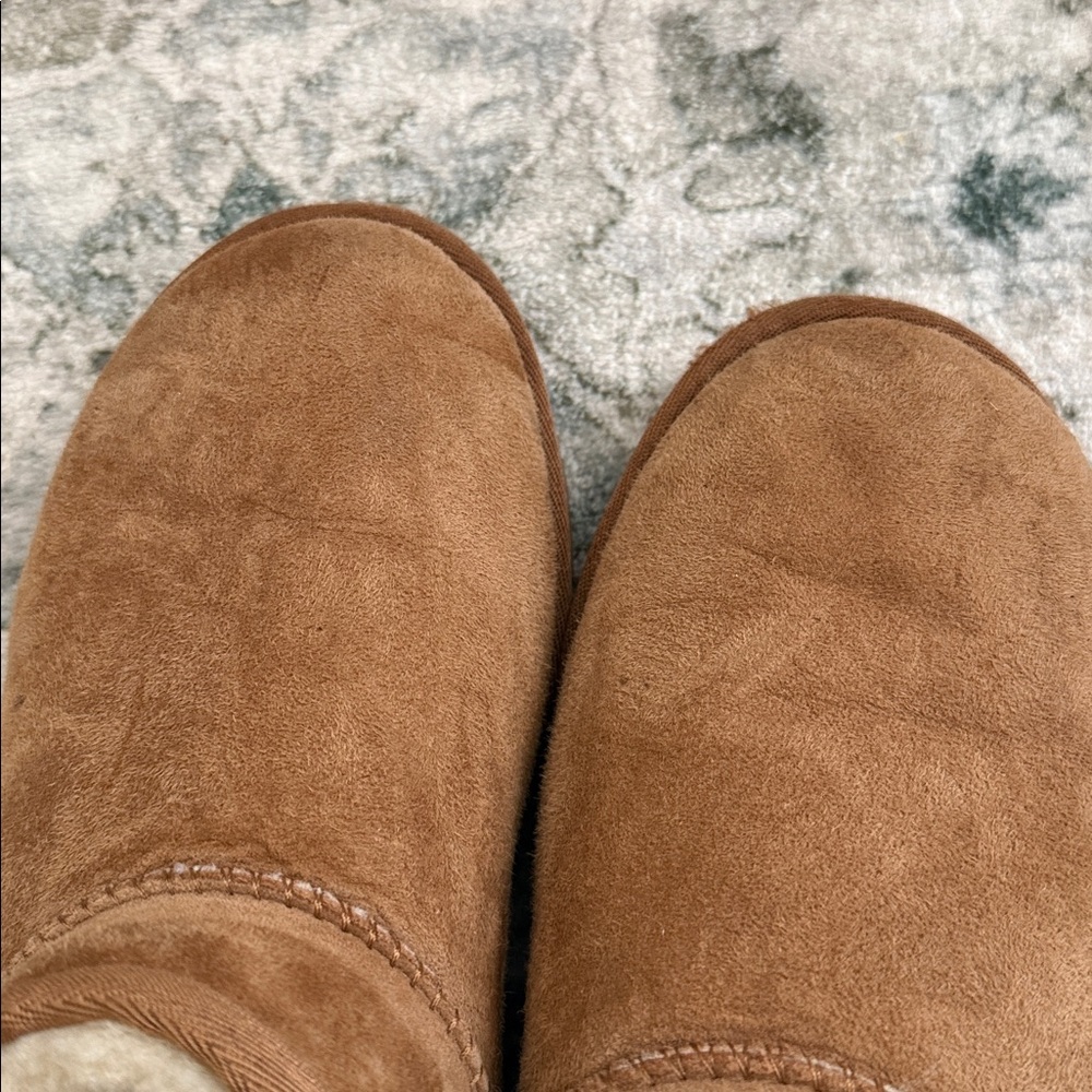 Women’s Uggs - Picture 6 of 6